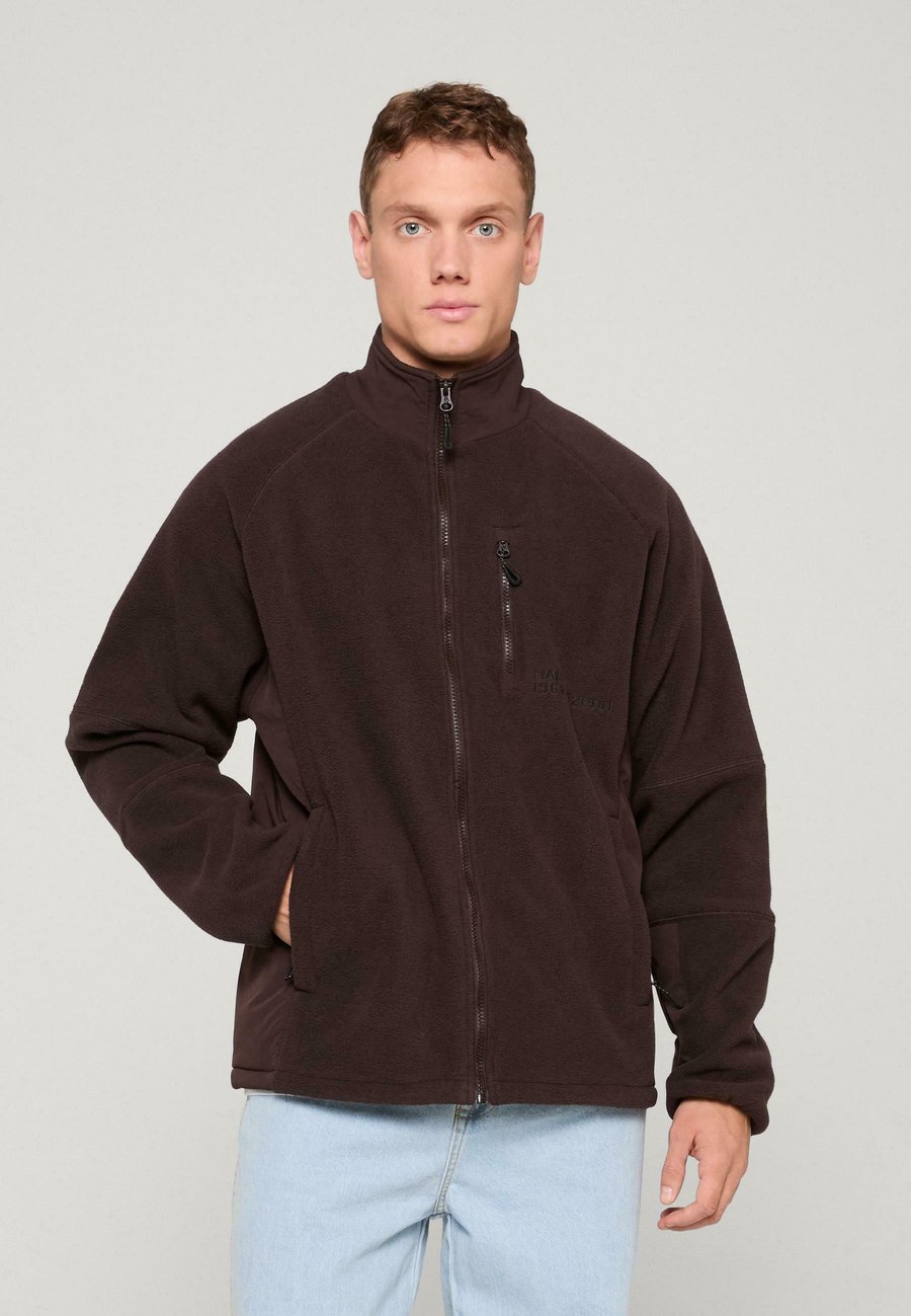 Флисовая куртка HALO Fleece jacket, Chocolate Torte/Brown
Флисовая куртка HALO Fleece jacket, Chocolate Torte/Brown