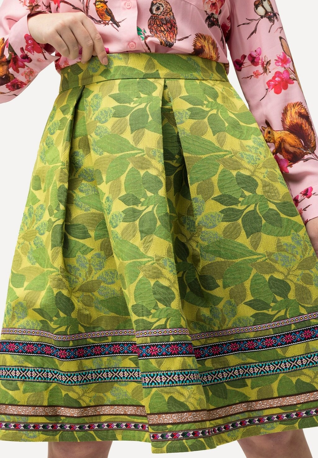 Юбка А-силуэта BLÜTENMUSTER ZIERBÄNDER Ulla Popken, светло-зеленый
Юбка А-силуэта BLÜTENMUSTER ZIERBÄNDER Ulla Popken, светло-зеленый