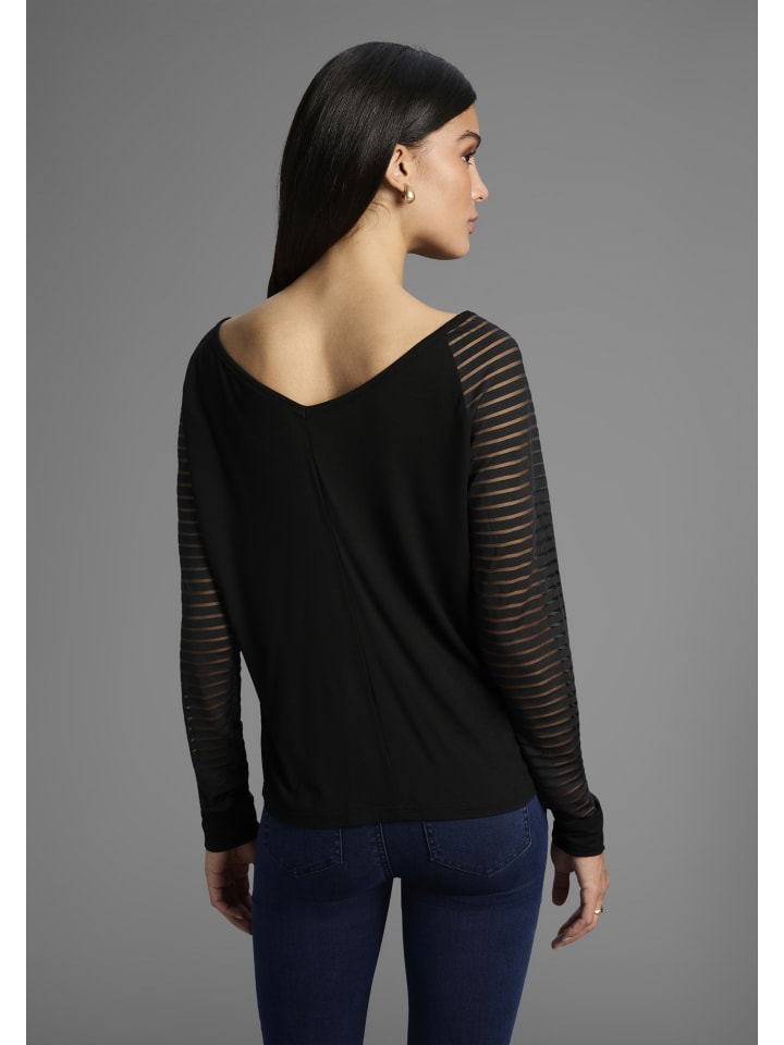 Рубашка с V-образным вырезом черного цвета Bruno Banani
Рубашка с V-образным вырезом черного цвета Bruno Banani