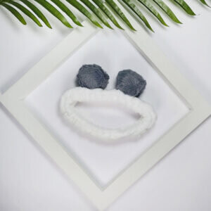 Yeye, Косметическая резинка для волос с ушками, Белый
Yeye, Косметическая резинка для волос с ушками, Белый