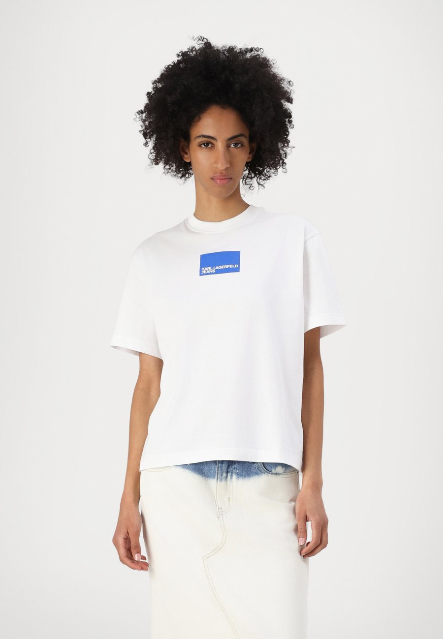 Футболка Karl Lagerfeld Jeans BOX LOGO TEE, White, Белый, Футболка Karl Lagerfeld Jeans BOX LOGO TEE, White
Футболка Karl Lagerfeld Jeans BOX LOGO TEE, White, Белый, Футболка Karl Lagerfeld Jeans BOX LOGO TEE, White