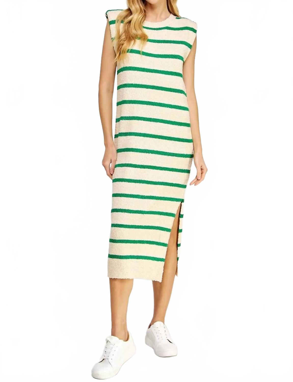 Сдвинутая плечевая подкладка миди-платье в зеленом Strut & Bolt
Сдвинутая плечевая подкладка миди-платье в зеленом Strut & Bolt