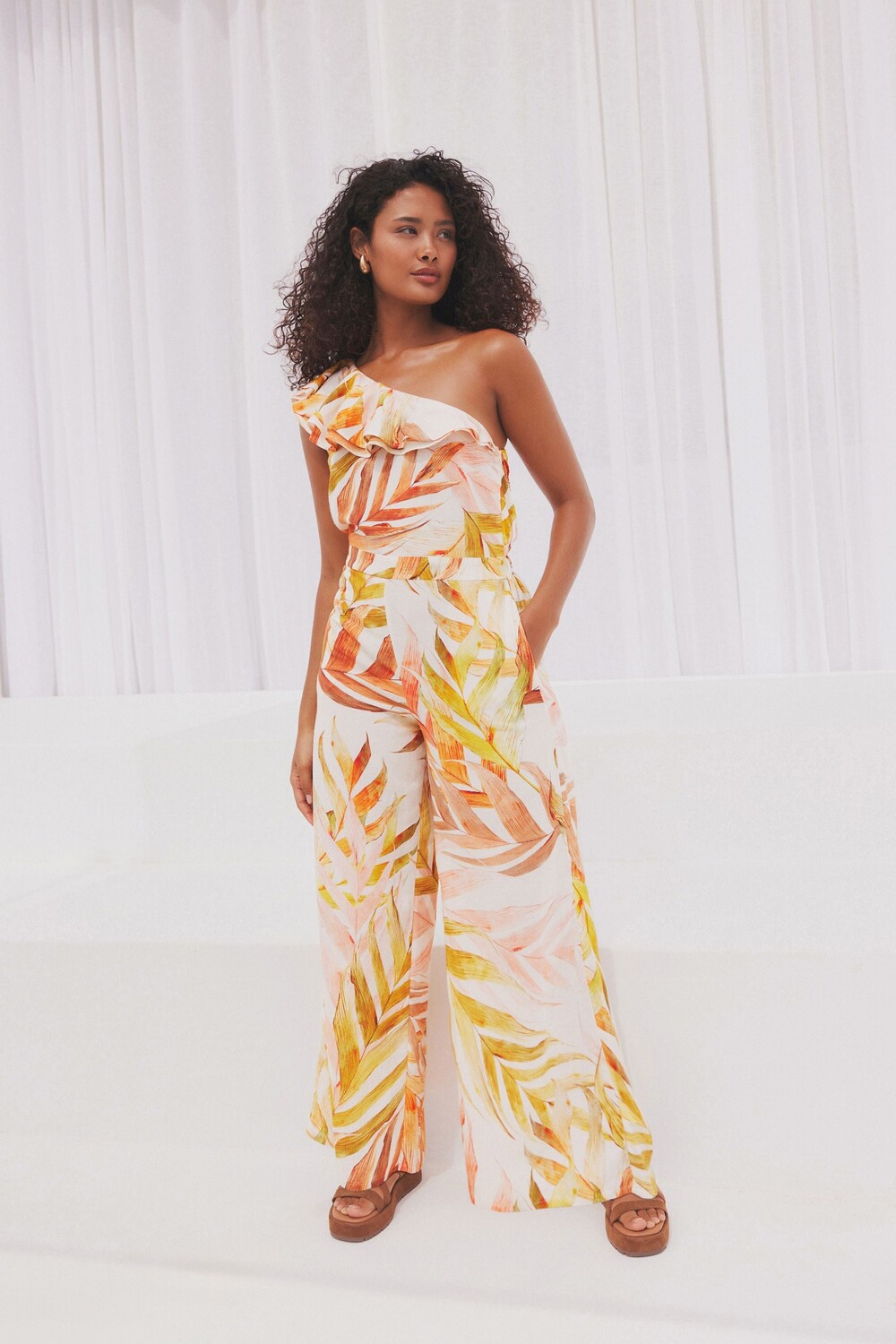 Комбинезон на одно плечо с рюшами Next, белый
Комбинезон на одно плечо с рюшами Next, белый