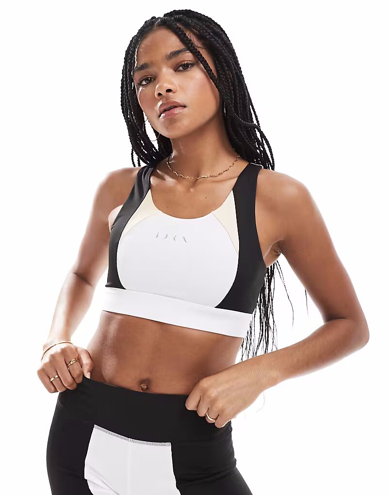 Born Living Yoga - Fiorella - спортивный бюстгальтер черного/бежевого цвета со съемными подушечками
Born Living Yoga - Fiorella - спортивный бюстгальтер черного/бежевого цвета со съемными подушечками