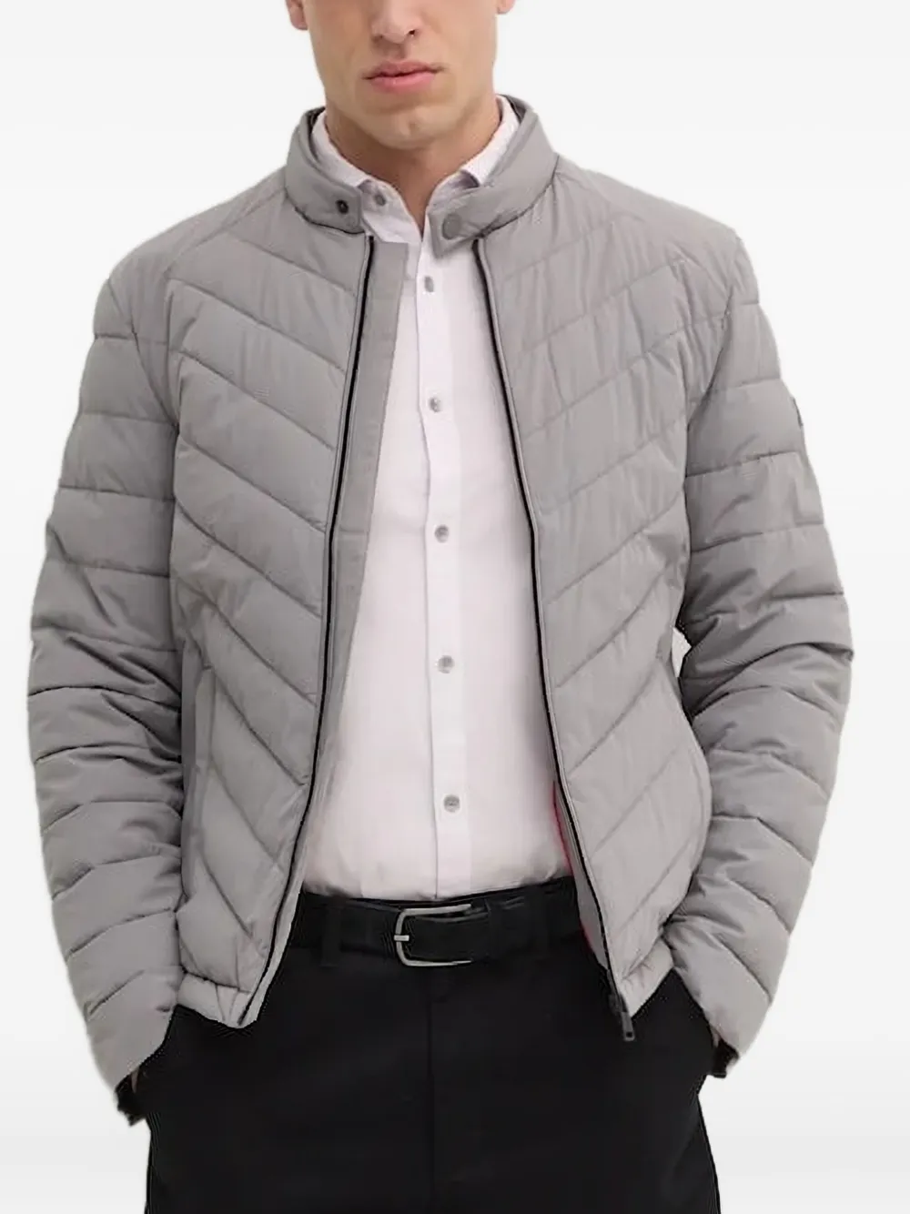 Стеганая куртка с шевроном GUESS USA, серый
Стеганая куртка с шевроном GUESS USA, серый