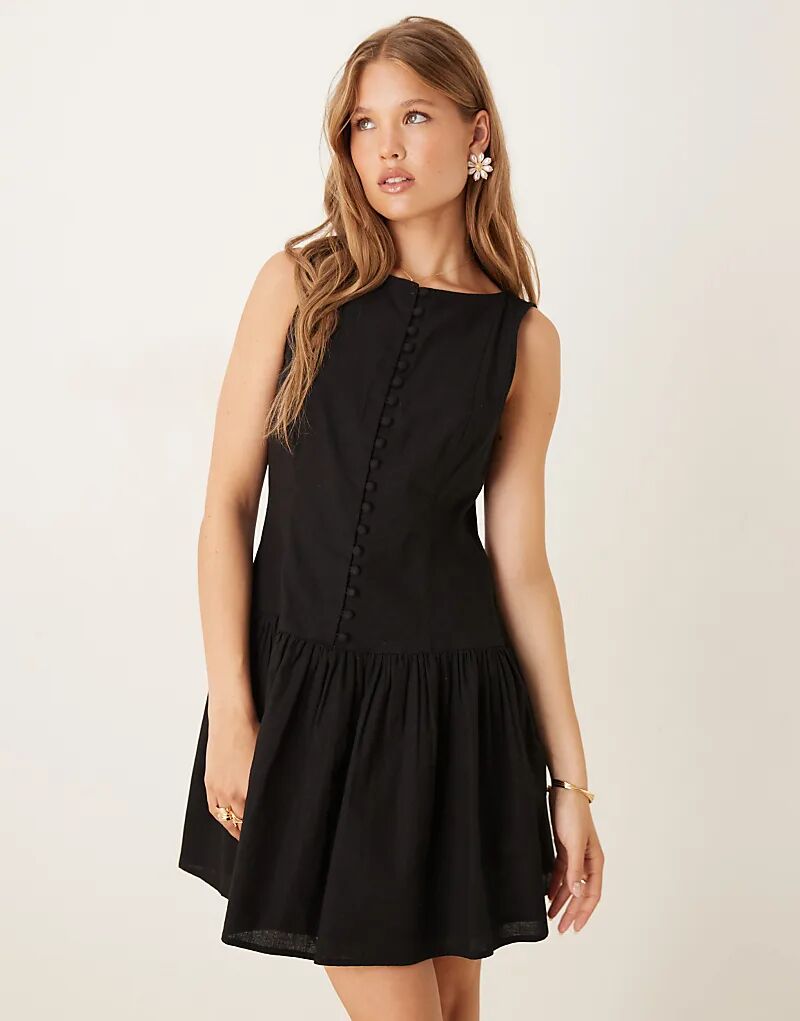 Мини-платье с заниженной талией от Nobody's Child Claudia черного цвета
Мини-платье с заниженной талией от Nobody's Child Claudia черного цвета