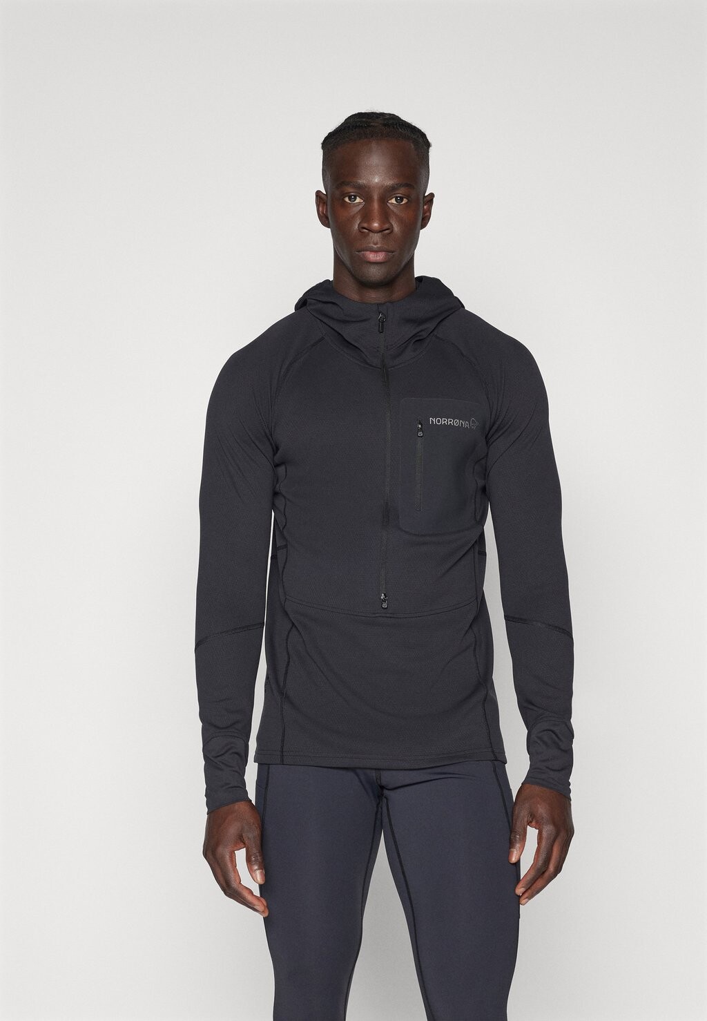 Толстовка SENJA WARM TRAIL RUNNING HOOD Norrøna, цвет caviar
Толстовка SENJA WARM TRAIL RUNNING HOOD Norrøna, цвет caviar