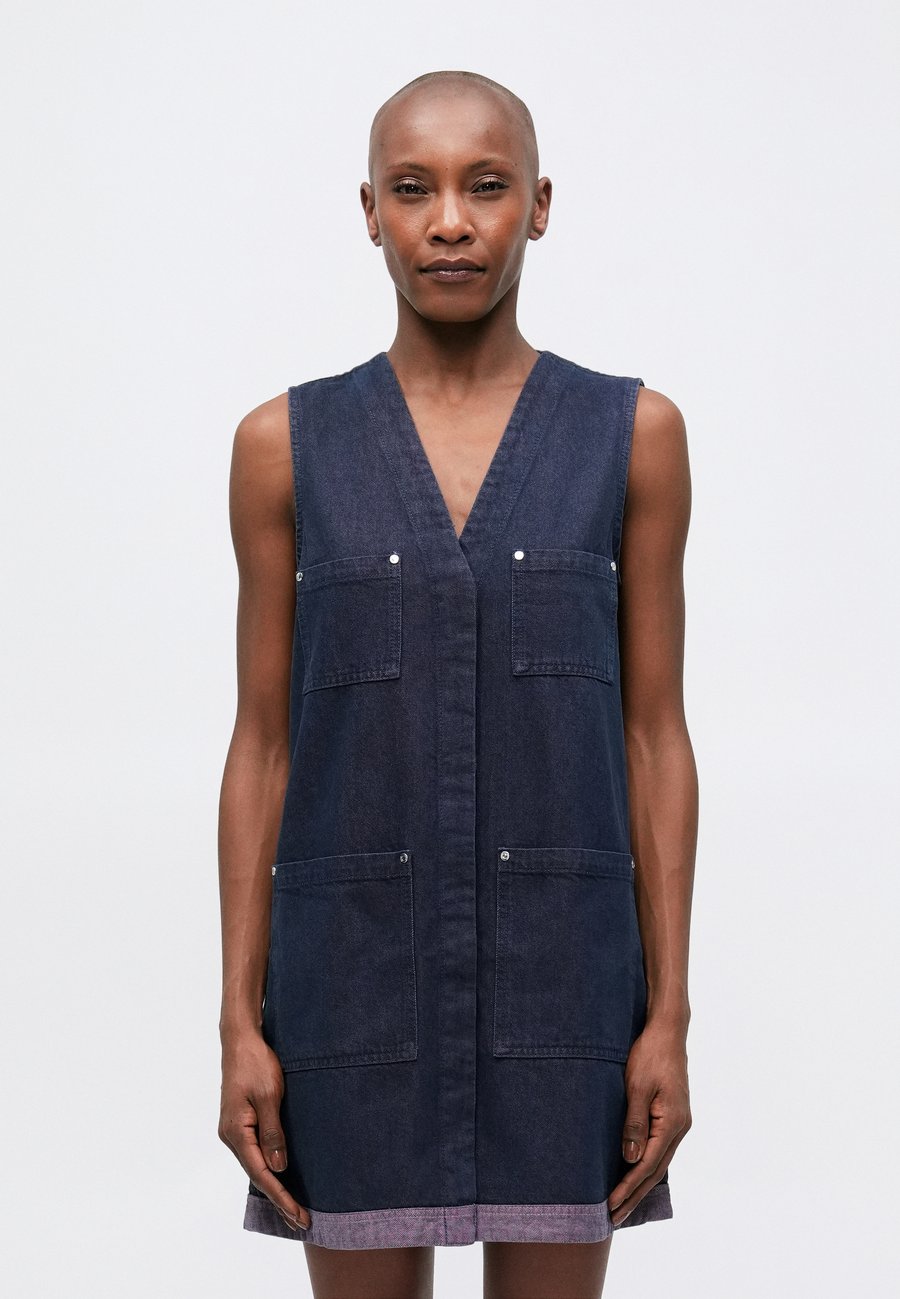 Платье Stine Goya TWO TONE POCKET MINI DRESS, Dark-Blue Denim
Платье Stine Goya TWO TONE POCKET MINI DRESS, Dark-Blue Denim