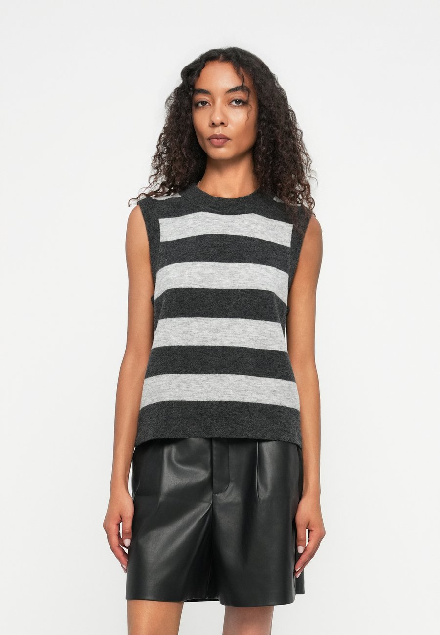 Джемпер Marc O'Polo DENIM SLEEVELESS, Medium Grey/Grey
Джемпер Marc O'Polo DENIM SLEEVELESS, Medium Grey/Grey