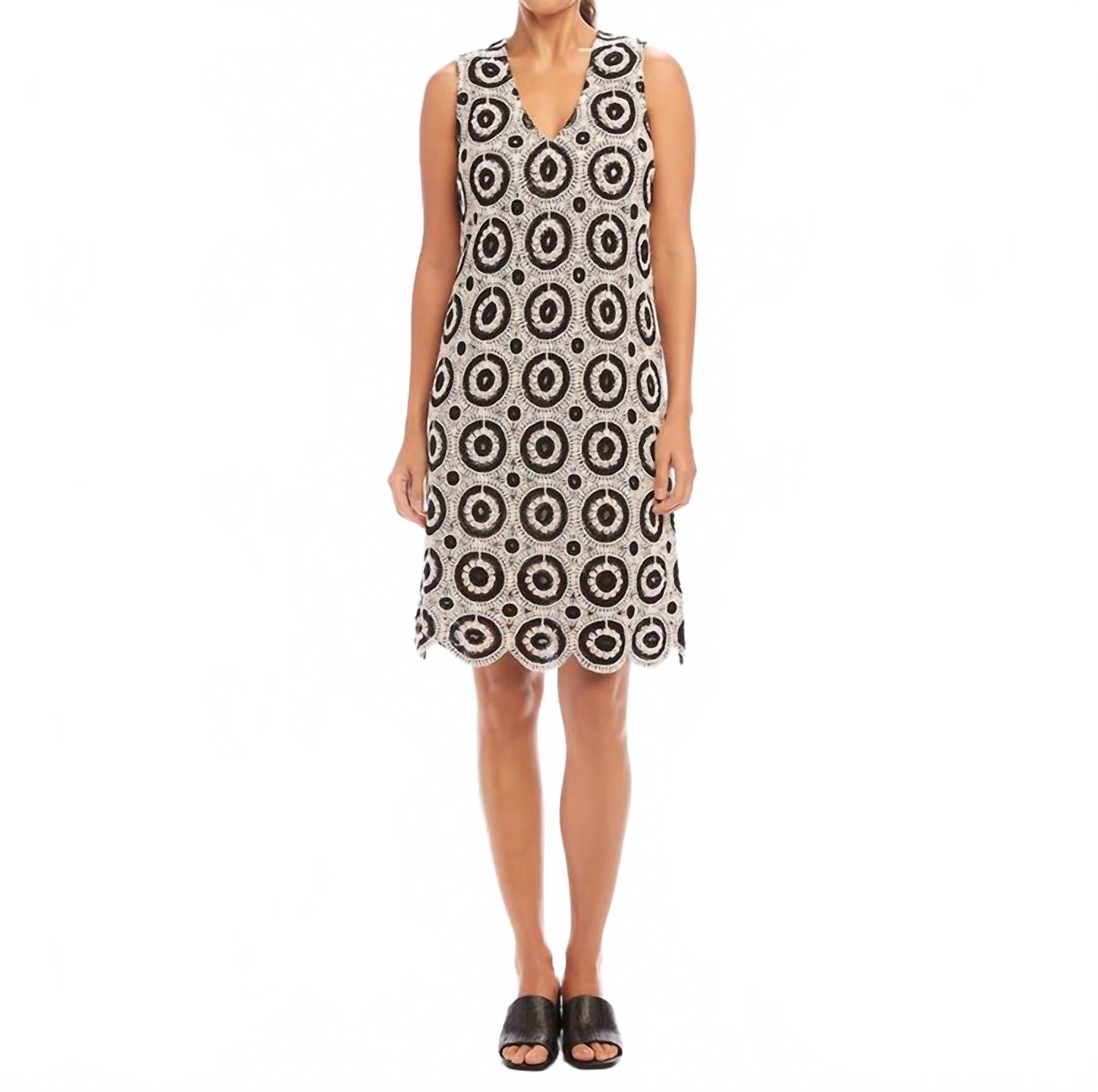 Karen Kane Вязаное крючком платье-футляр без рукавов, натурального цвета с черными вставками
Karen Kane Вязаное крючком платье-футляр без рукавов, натурального цвета с черными вставками