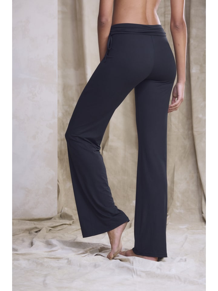 LASCANA Черные брюки в стиле джаз
LASCANA Черные брюки в стиле джаз