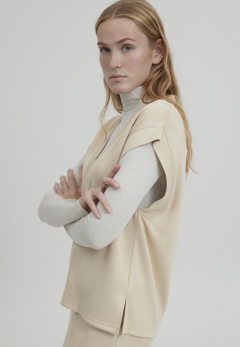 Базовая футболка BYPUSTI SLIPOVER b.young, бежевый
Базовая футболка BYPUSTI SLIPOVER b.young, бежевый