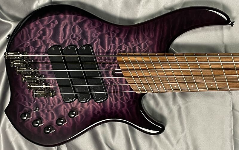 Басс гитара Dingwall Combustion
Басс гитара Dingwall Combustion