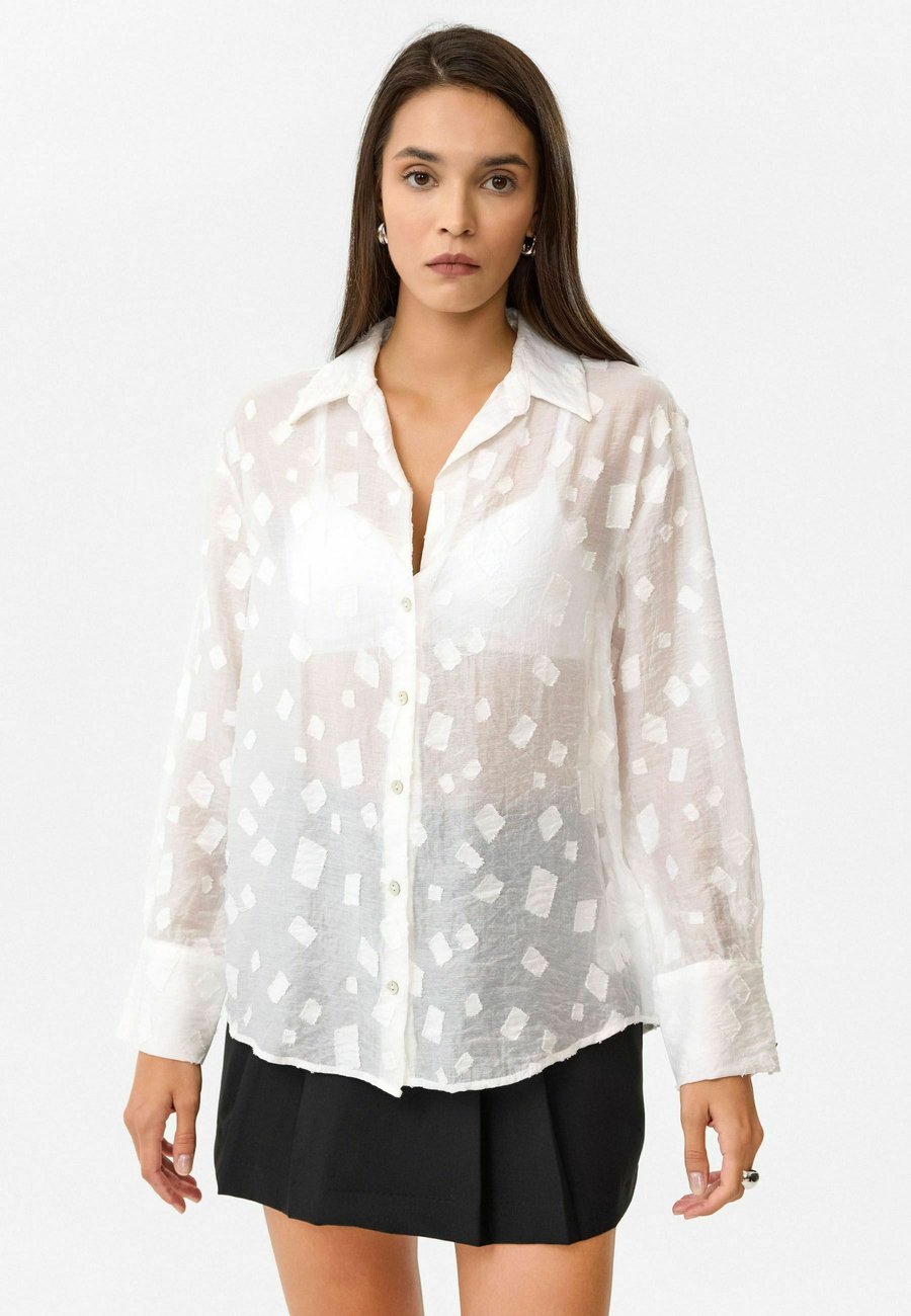 Блуза D.MoRo LONG SLEEVES, White
Блуза D.MoRo LONG SLEEVES, White