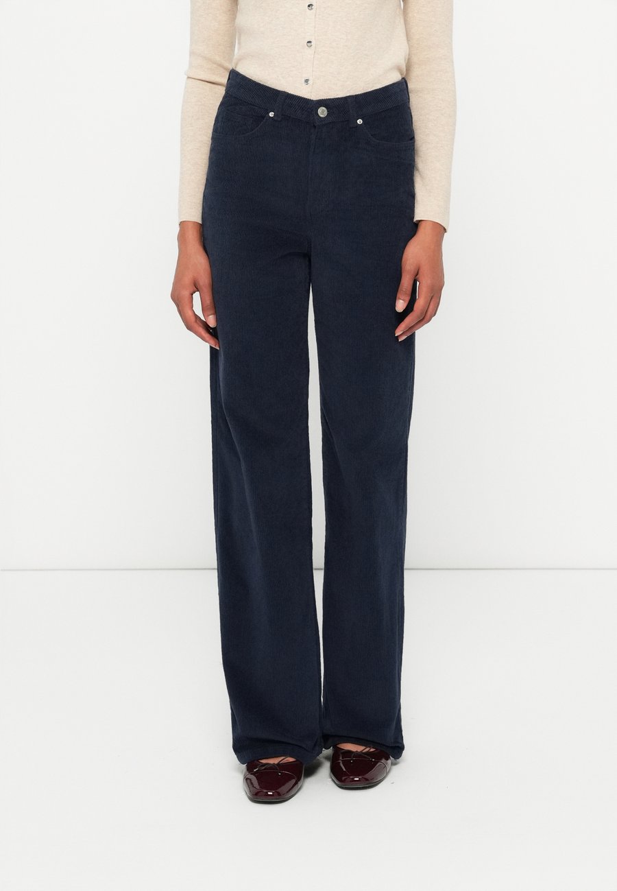 Брюки Vero Moda VMTESSA WIDE PANTS, Navy Blazer/Dark Blue
Брюки Vero Moda VMTESSA WIDE PANTS, Navy Blazer/Dark Blue