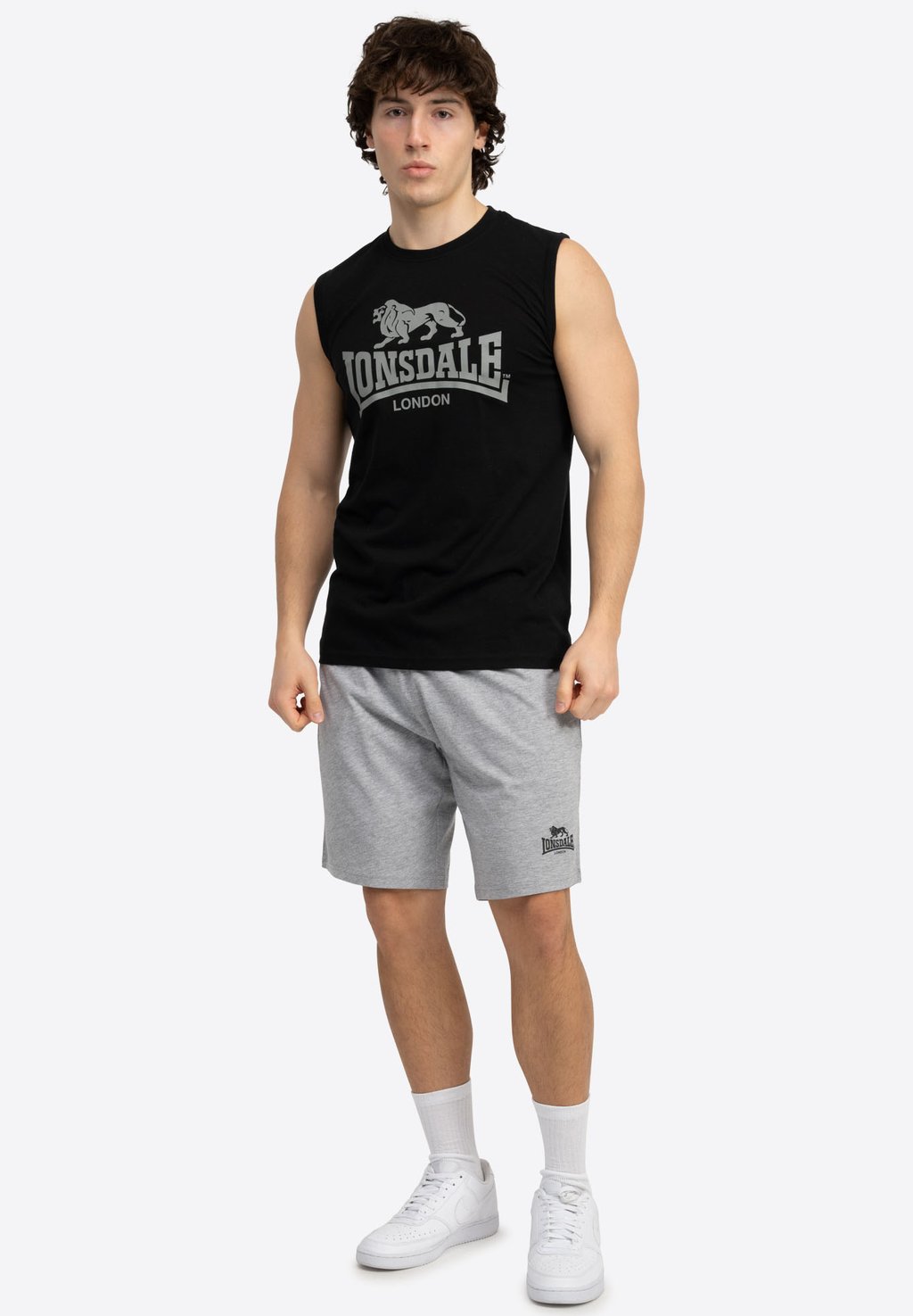 Майка Tracksuit bottoms Lonsdale, черный
Майка Tracksuit bottoms Lonsdale, черный