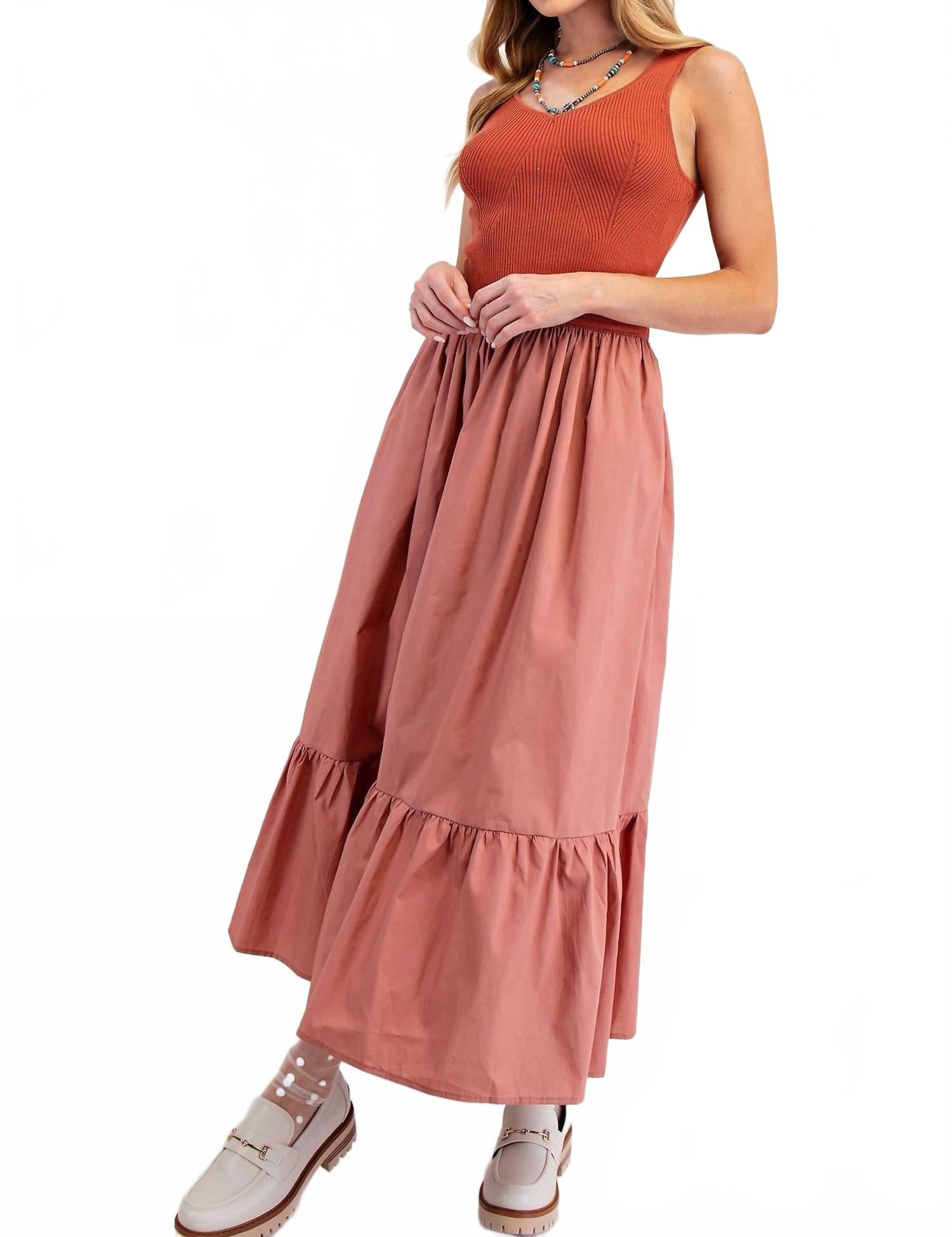 Макси-платье из ребристого поплина в оттенке Shadow Rose Easel
Макси-платье из ребристого поплина в оттенке Shadow Rose Easel