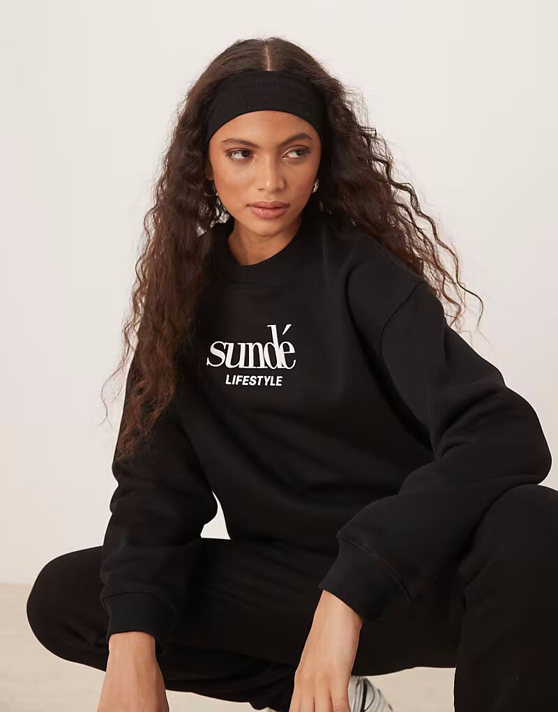 Толстовка свободного кроя Sunde из мягкого микса черного цвета
Толстовка свободного кроя Sunde из мягкого микса черного цвета