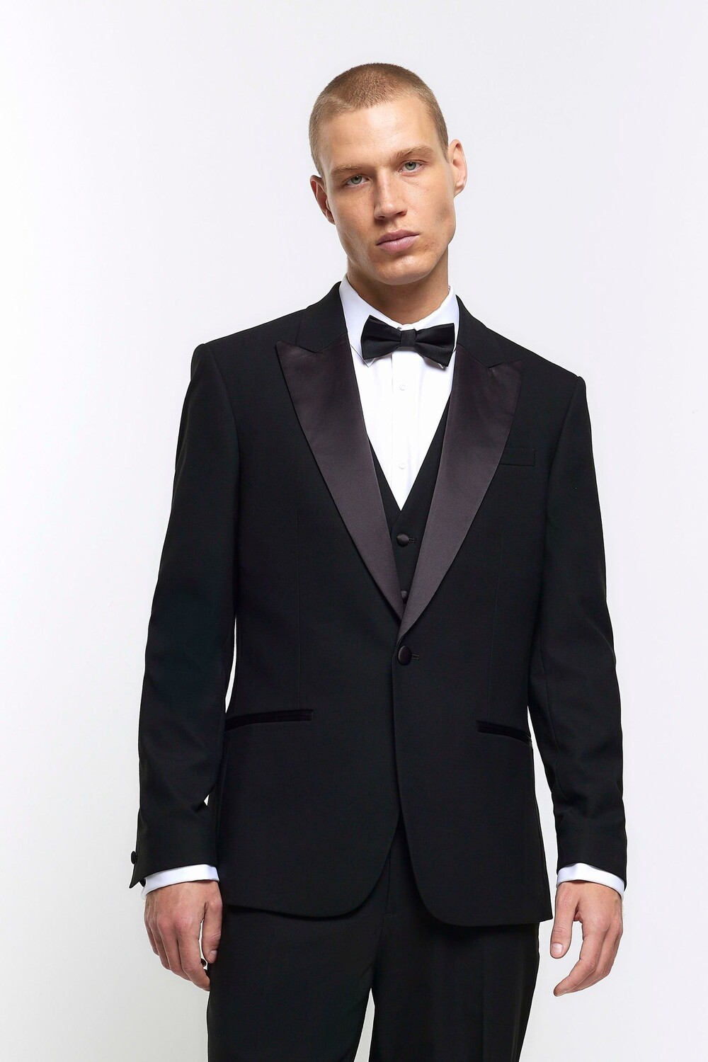 Однотонный узкий смокинг River Island, черный
Однотонный узкий смокинг River Island, черный