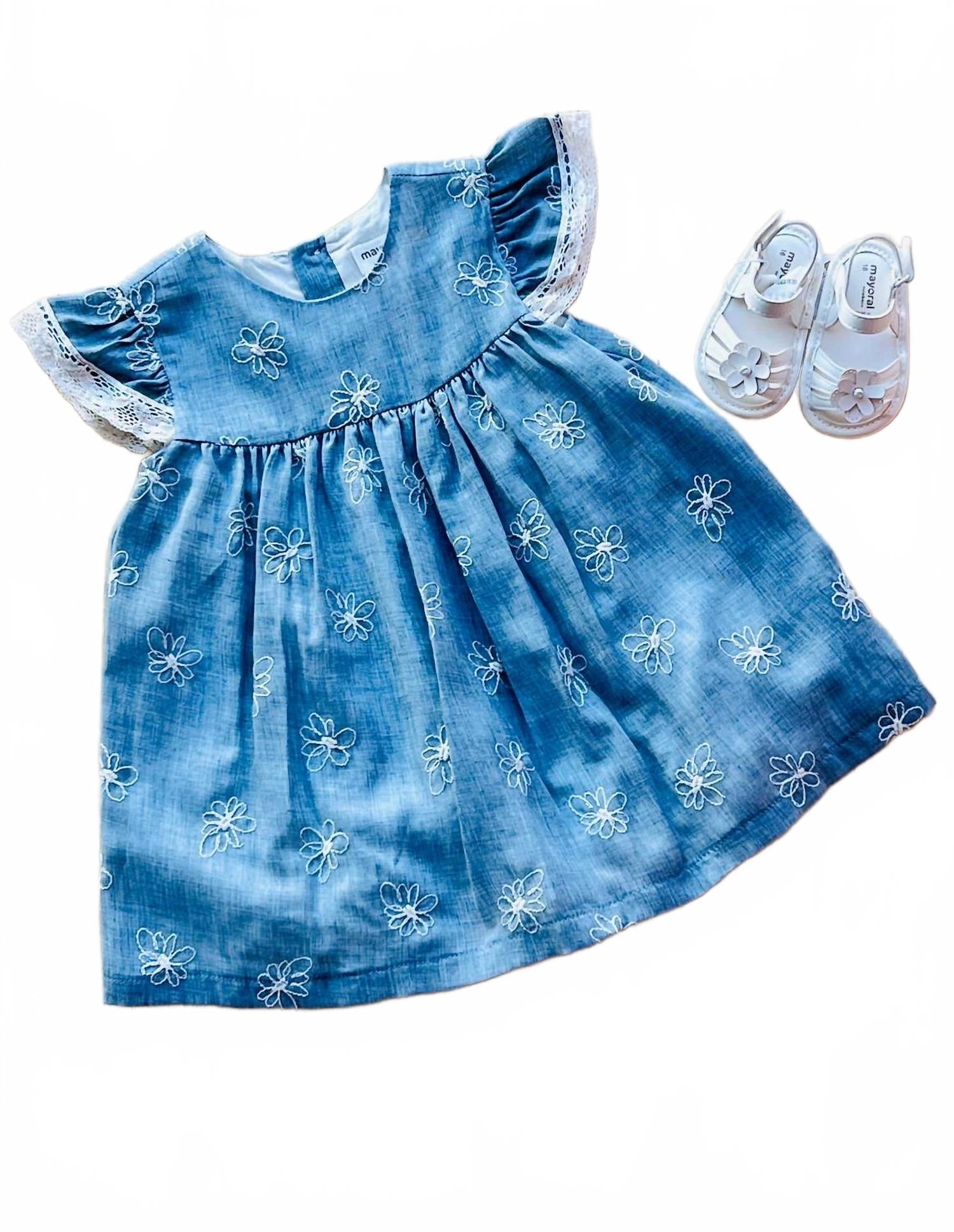 Детское платье с вышивкой цветов в голубом Mayoral
Детское платье с вышивкой цветов в голубом Mayoral