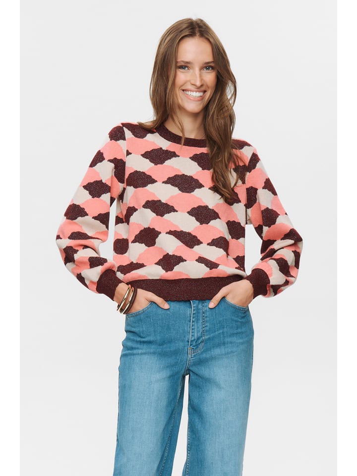 NÜMPH Свитер "Nulila" в бордово-розово-кремовом цвете
NÜMPH Свитер "Nulila" в бордово-розово-кремовом цвете