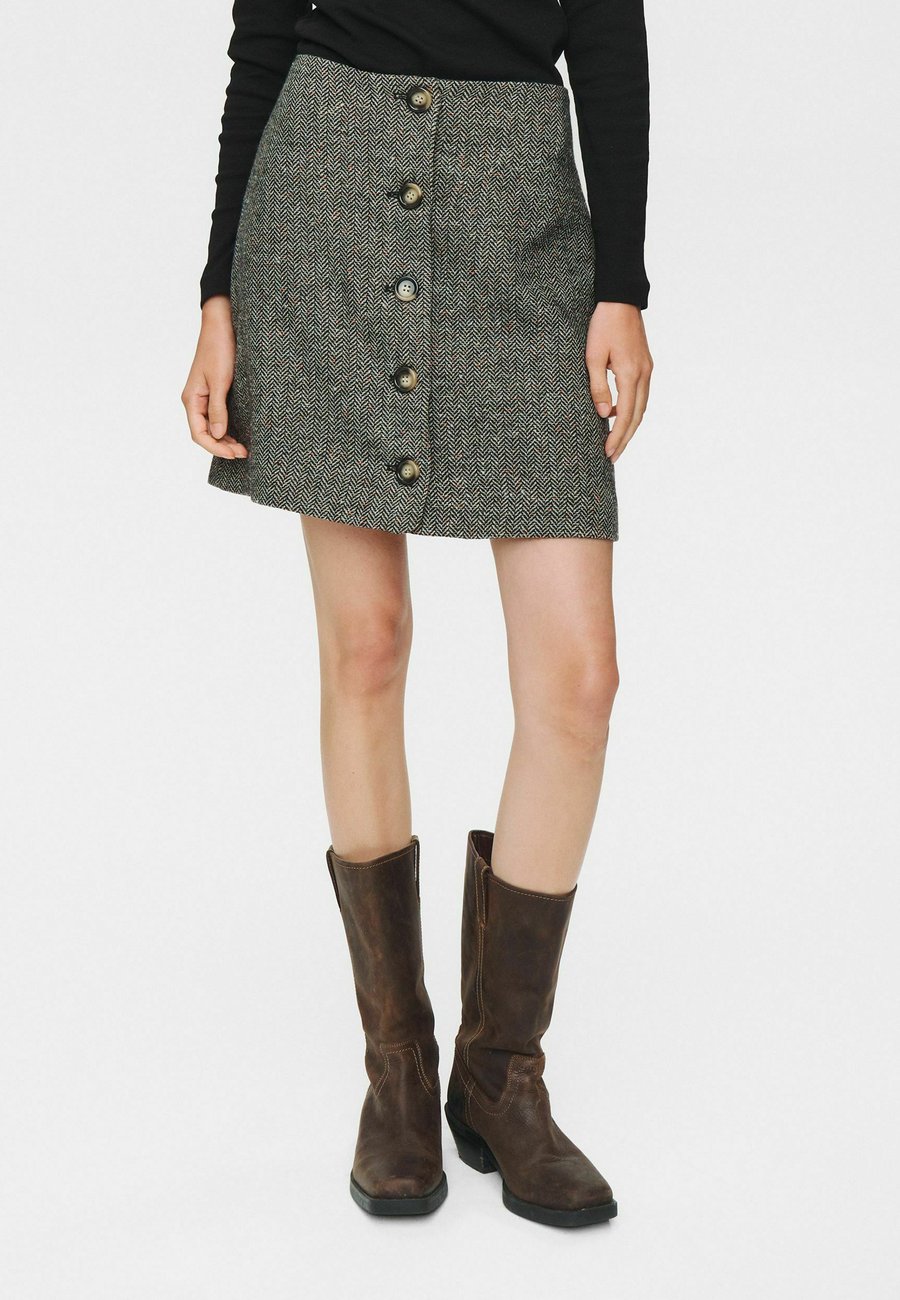 Юбка Nümph A-line skirt, Caviar/Black
Юбка Nümph A-line skirt, Caviar/Black