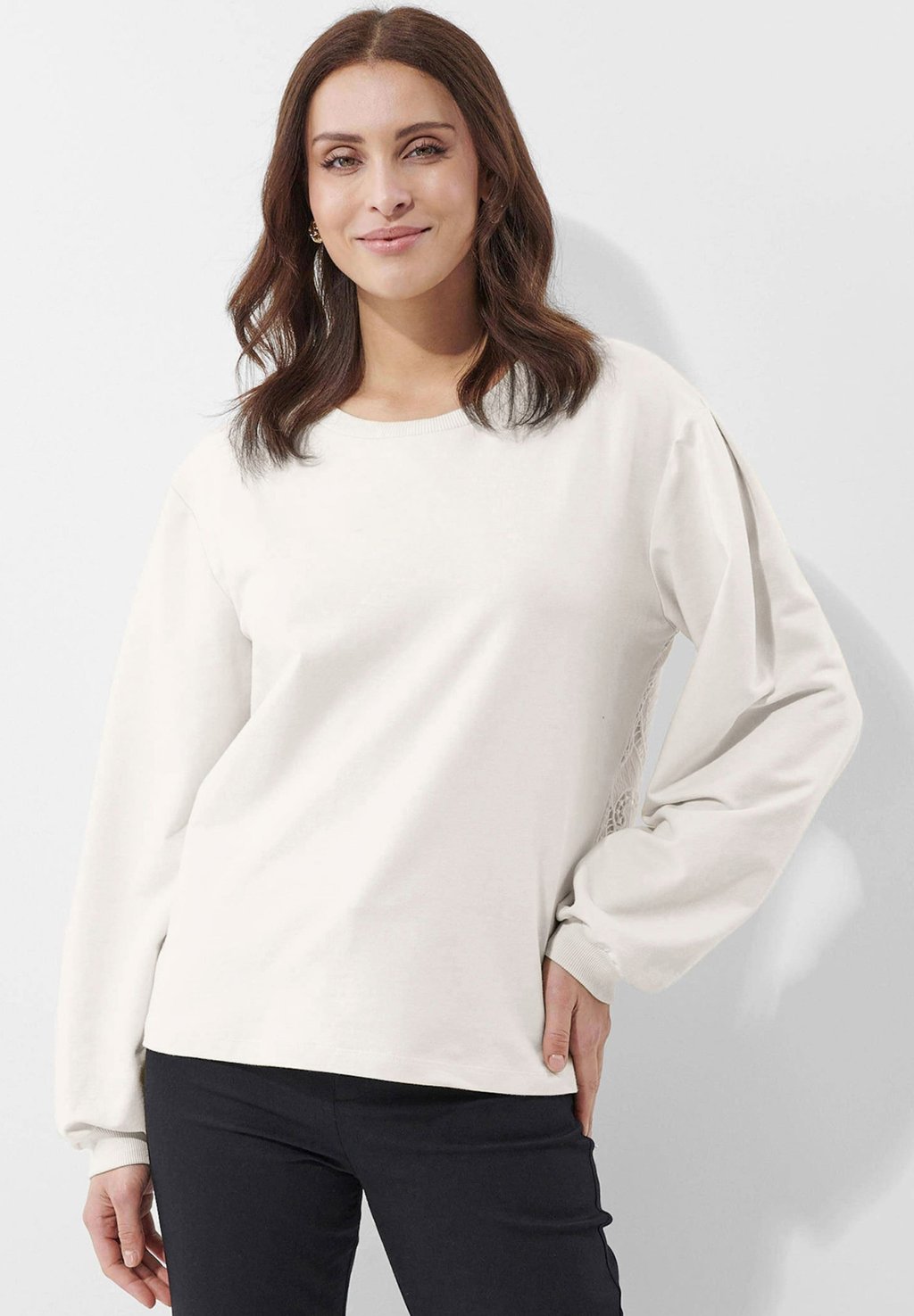 Толстовка Alba Moda, белый
Толстовка Alba Moda, белый