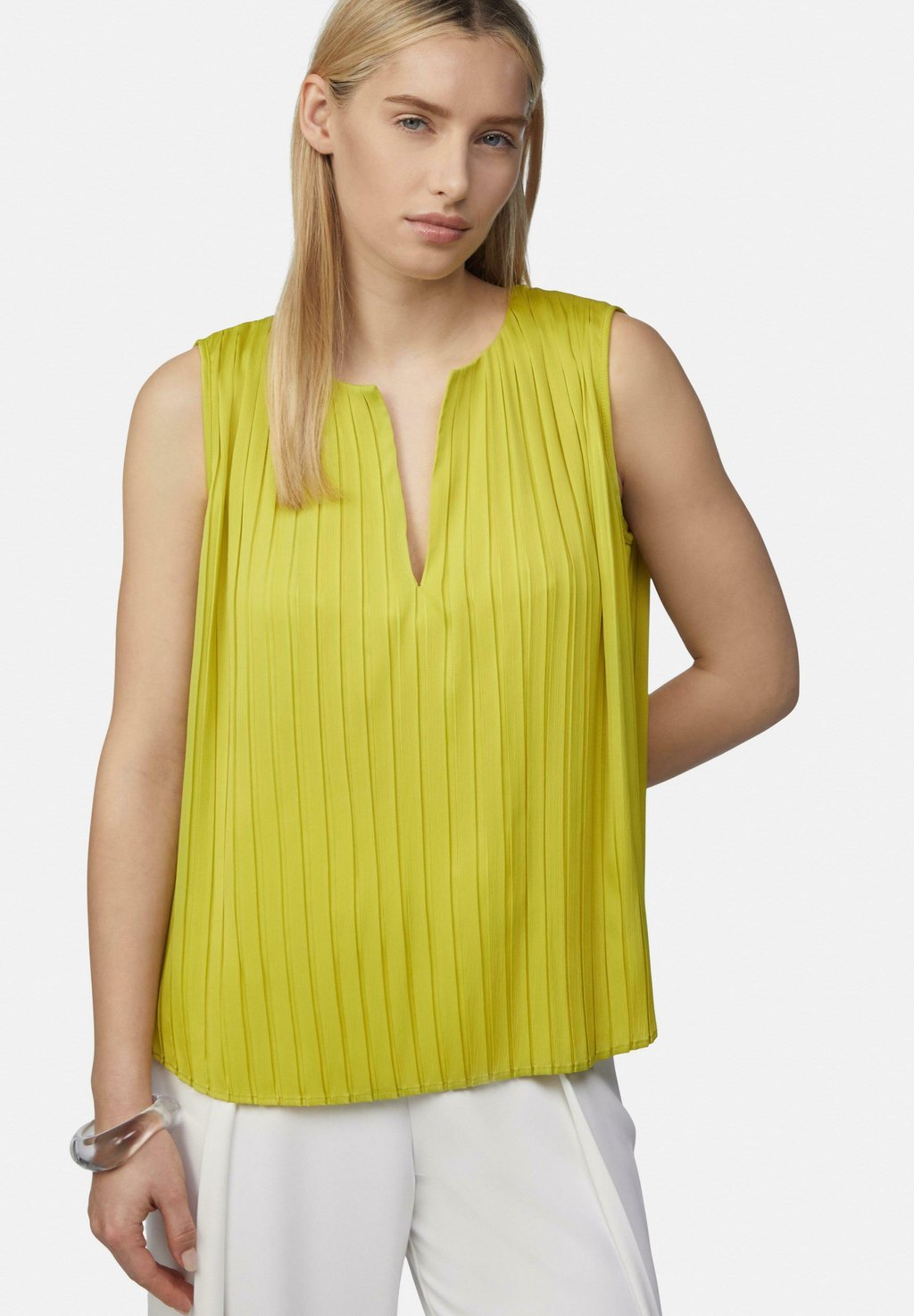 Блуза ÄRMELLOSE MIT PLISSEEFALTEN - Top comma, светло-зеленый
Блуза ÄRMELLOSE MIT PLISSEEFALTEN - Top comma, светло-зеленый