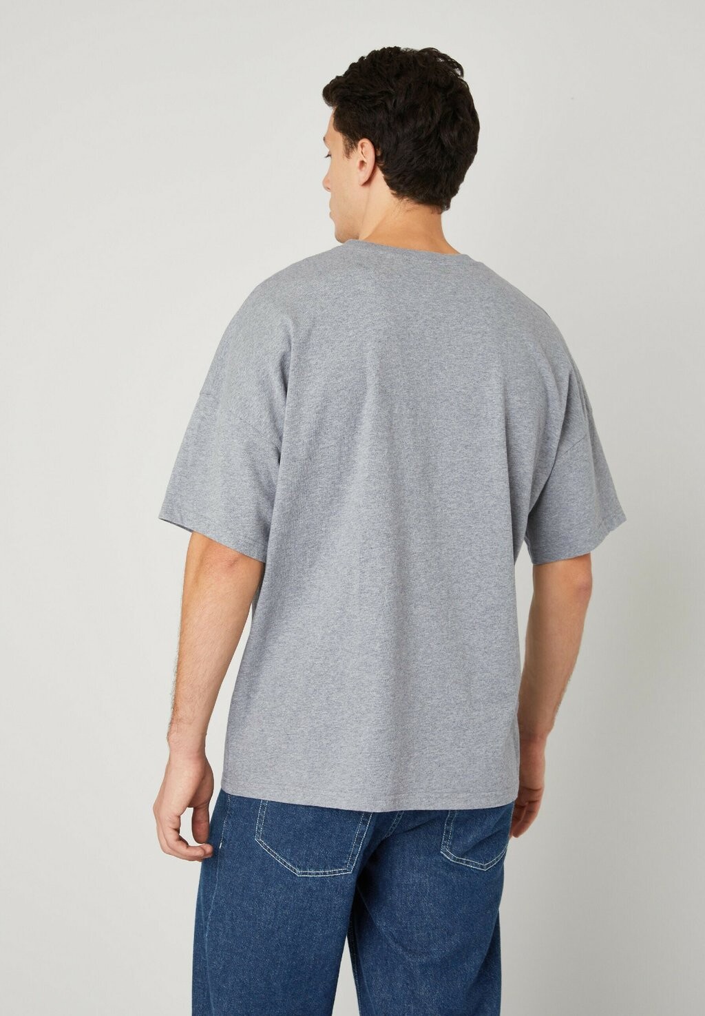 Базовая футболка FIZVALLEY American Vintage, цвет Mottled Grey
Базовая футболка FIZVALLEY American Vintage, цвет Mottled Grey