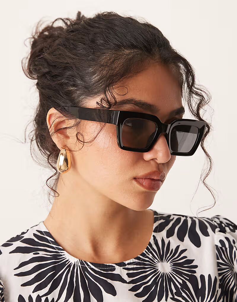 Солнцезащитные очки ASOS DESIGN в квадратной оправе черного цвета
Солнцезащитные очки ASOS DESIGN в квадратной оправе черного цвета