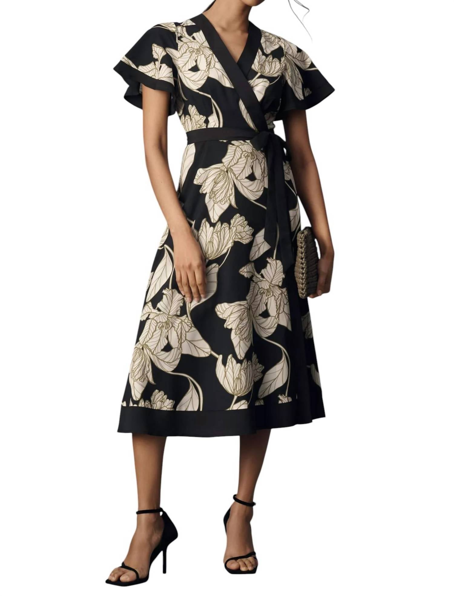 Тайлер Платье черное с драматичным узором цветущей ирисы Hutch
Тайлер Платье черное с драматичным узором цветущей ирисы Hutch