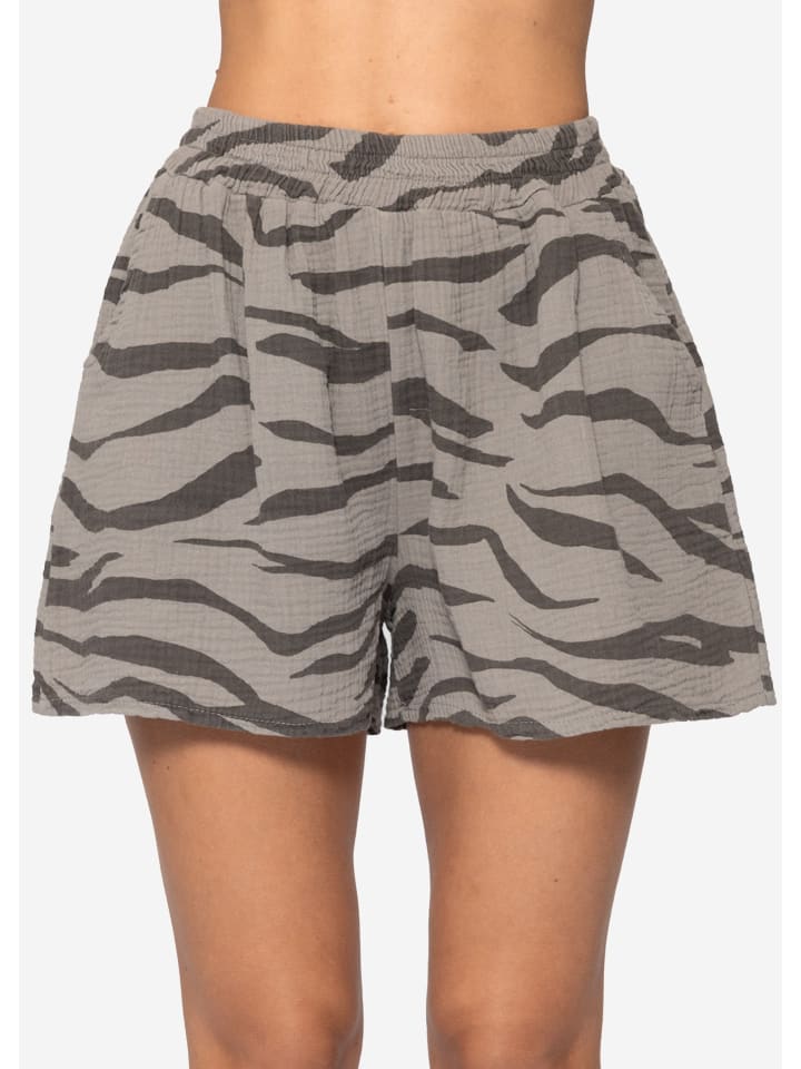 Тканевые шорты SASSYCLASSY
Тканевые шорты SASSYCLASSY