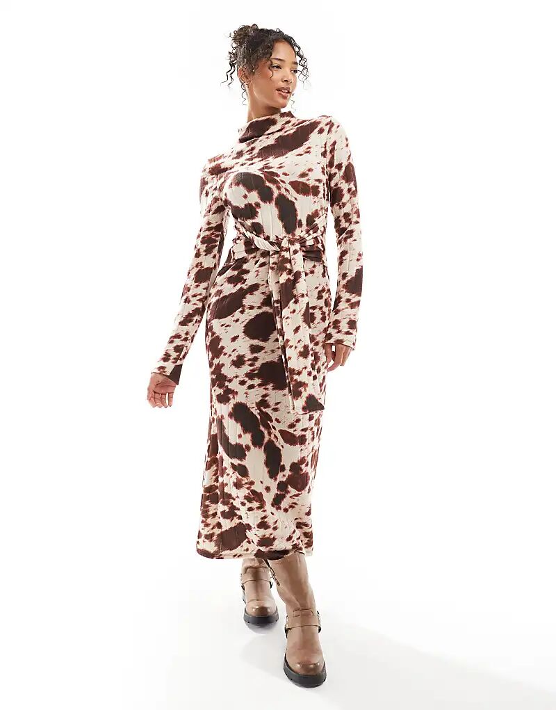 Платье макси в рубчик с запахом и принтом коровы ASOS DESIGN
Платье макси в рубчик с запахом и принтом коровы ASOS DESIGN