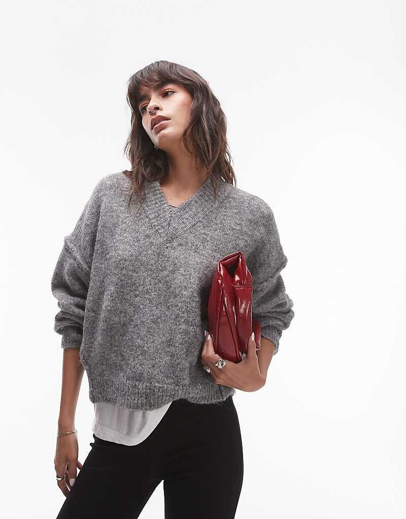 Topshop – серый свитер объемной вязки с неглубоким V-образным вырезом
Topshop – серый свитер объемной вязки с неглубоким V-образным вырезом