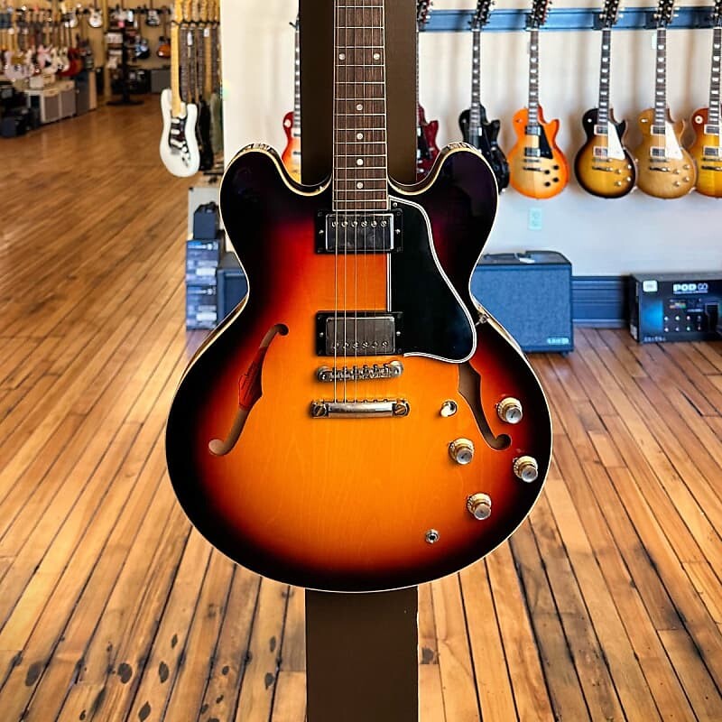 Электрогитара Gibson Custom Shop 1961 ES-335 Reissue - Vintage Burst
Электрогитара Gibson Custom Shop 1961 ES-335 Reissue - Vintage Burst