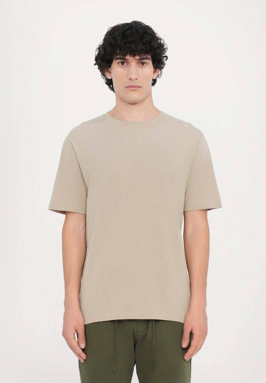 Футболка CLOSED Basic T-shirt, Silt Grey/Light Grey
Футболка CLOSED Basic T-shirt, Silt Grey/Light Grey