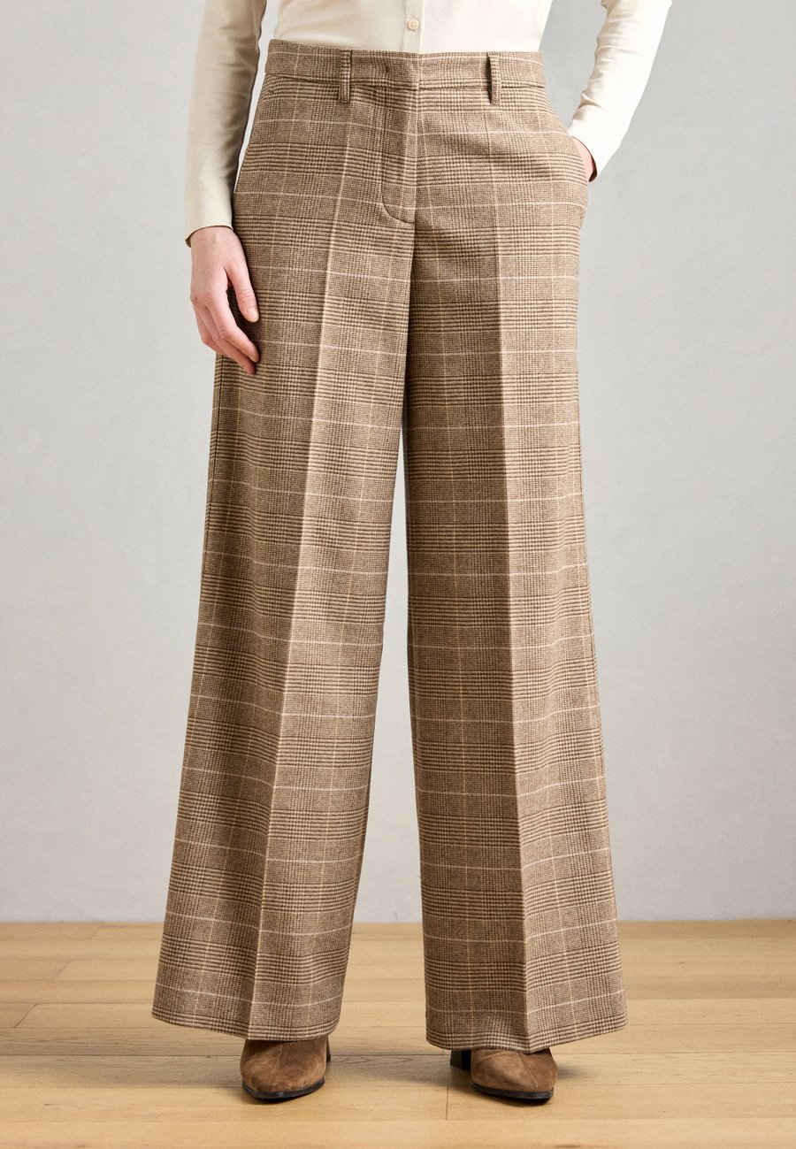Брюки Marc O'Polo PANTS MODERN SUITING STYLE WIDE LEG, Brown
Брюки Marc O'Polo PANTS MODERN SUITING STYLE WIDE LEG, Brown