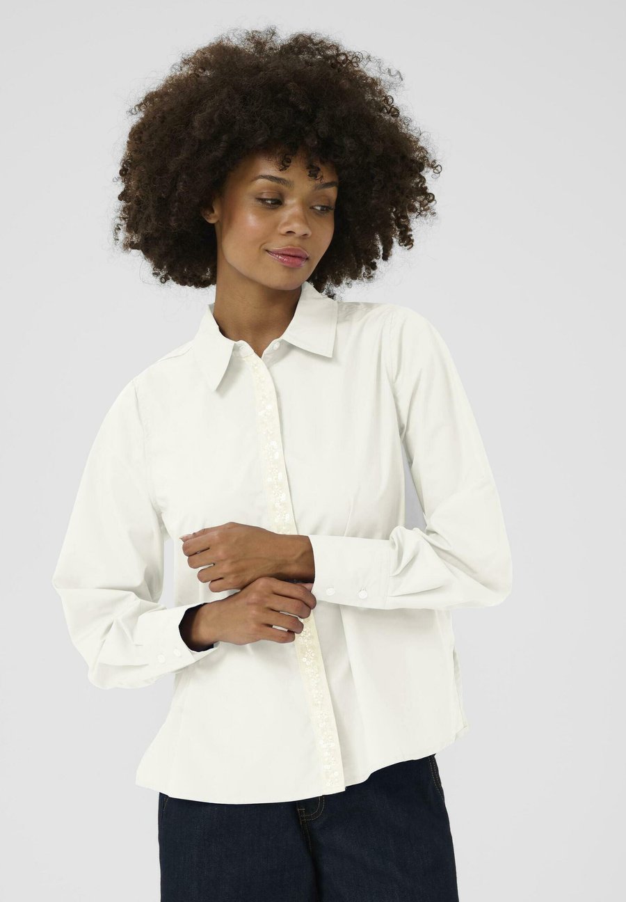 Блуза Culture Button-down blouse, Spring Gardenia/Off-White
Блуза Culture Button-down blouse, Spring Gardenia/Off-White