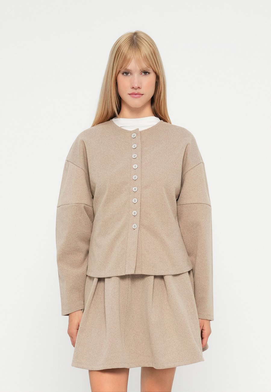 Кардиган Vero Moda VMKLEA LS O-NECK GA, Sand
Кардиган Vero Moda VMKLEA LS O-NECK GA, Sand