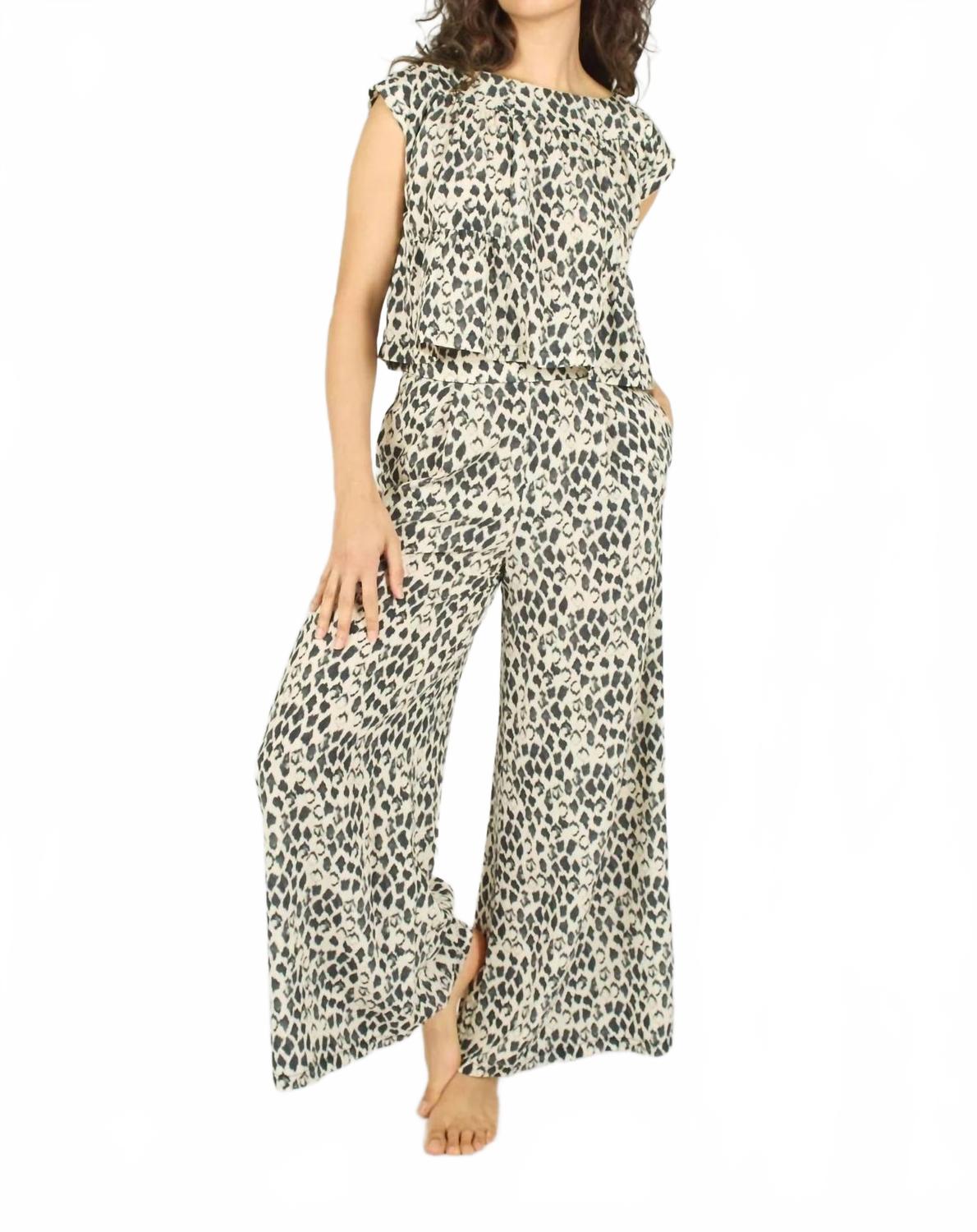 Эви Принт Брюки черные Traffic People
Эви Принт Брюки черные Traffic People