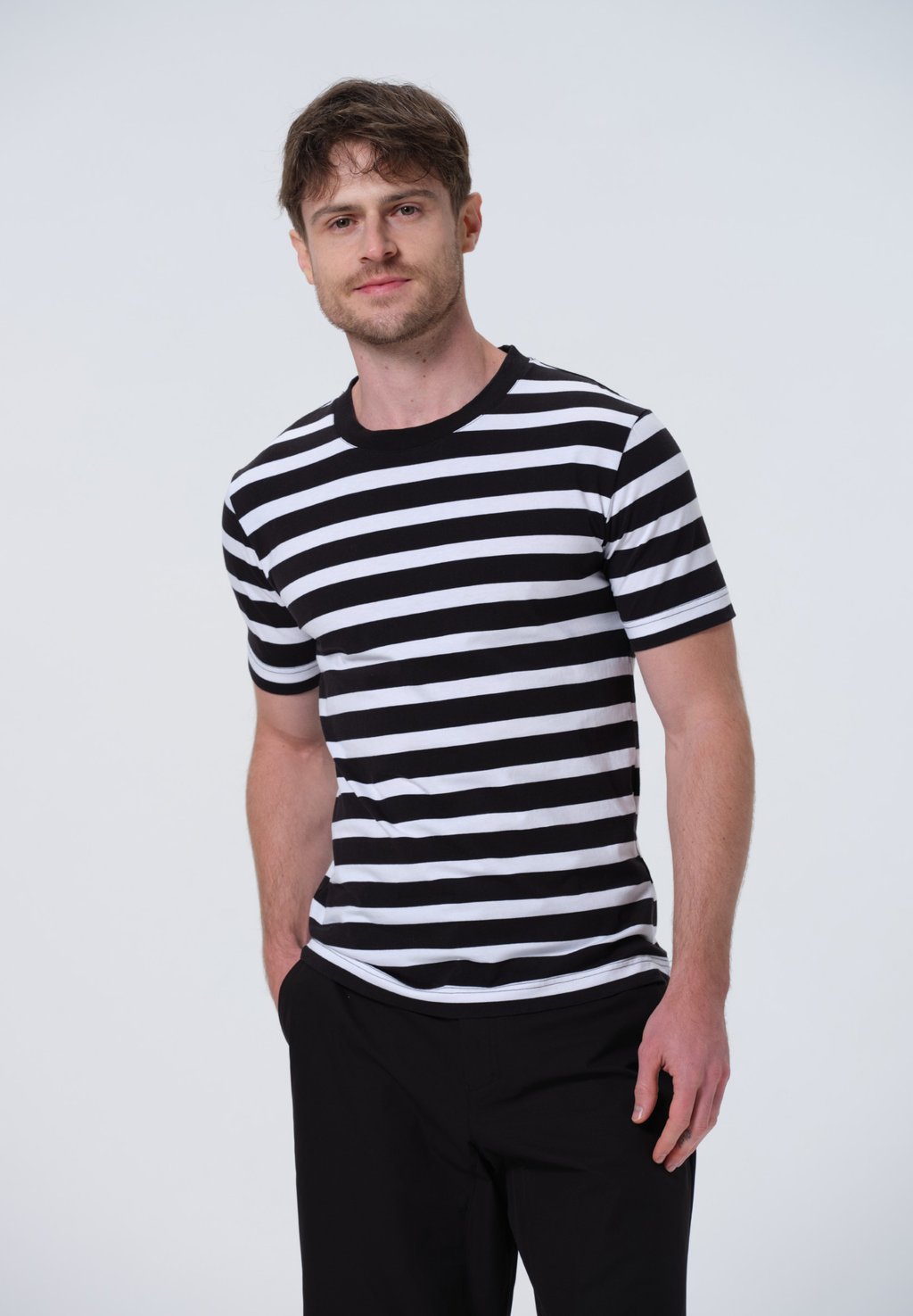 Футболка с принтом Luhta, черный
Футболка с принтом Luhta, черный