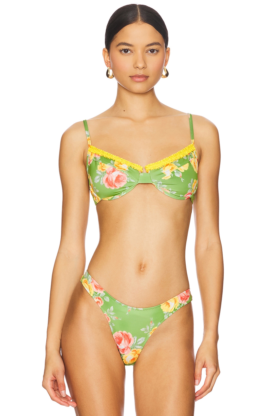 Бикини-топ с бюстгальтером и рюшами Heavy Manners, vivre sa vie
Бикини-топ с бюстгальтером и рюшами Heavy Manners, vivre sa vie