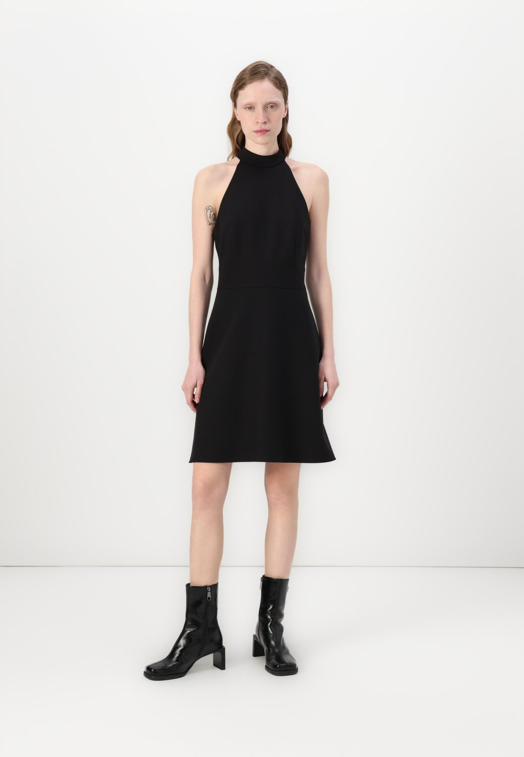 Коктейльное платье / Вечернее платье KOMANI HUGO, черный
Коктейльное платье / Вечернее платье KOMANI HUGO, черный