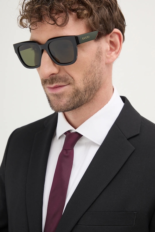 Солнцезащитные очки Gucci, черный
Солнцезащитные очки Gucci, черный