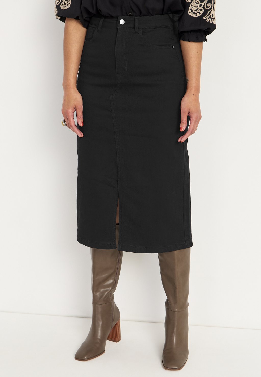 Джинсовая юбка WITH SLIT AT FRONT Cellbes of Sweden, черный
Джинсовая юбка WITH SLIT AT FRONT Cellbes of Sweden, черный