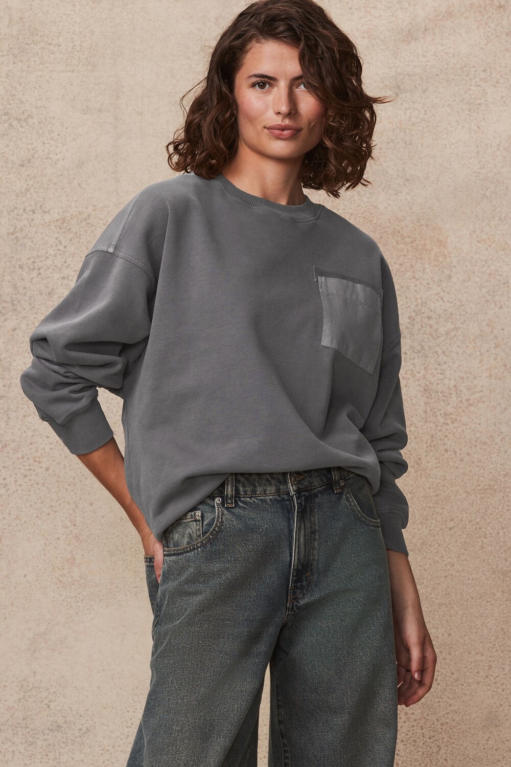 Толстовка из 100% хлопка с круглым вырезом и карманом спереди Next, серый
Толстовка из 100% хлопка с круглым вырезом и карманом спереди Next, серый