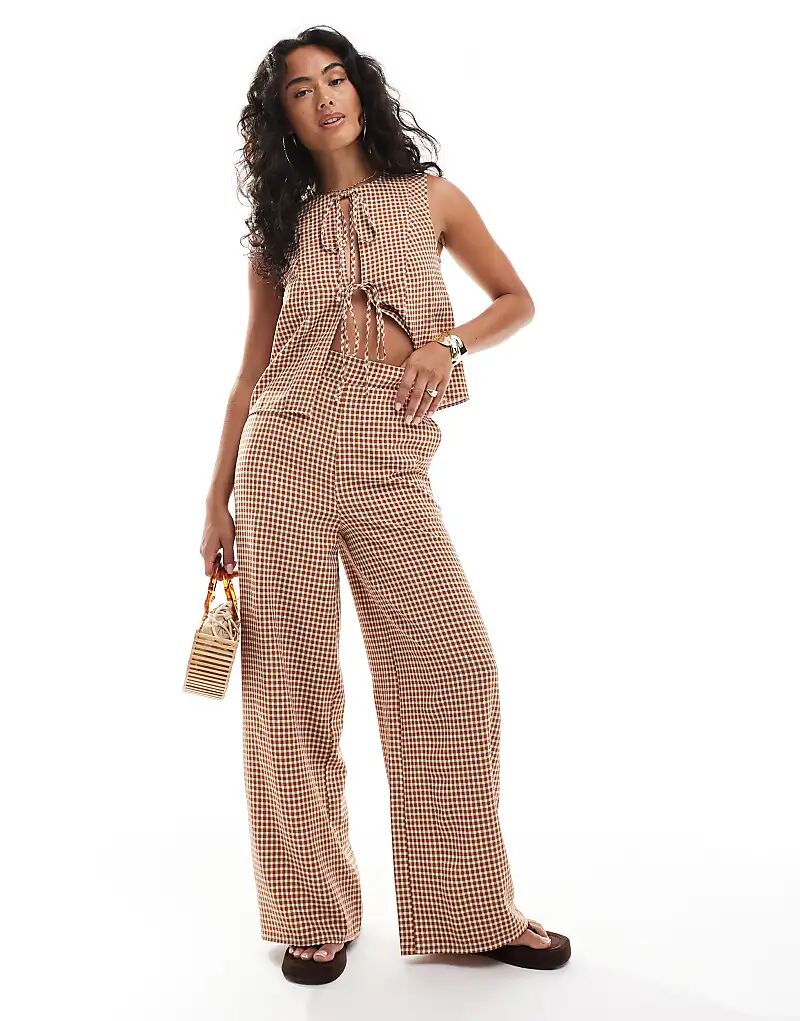 Широкие брюки ASOS DESIGN в клетку «клетушка» — часть комплекта
Широкие брюки ASOS DESIGN в клетку «клетушка» — часть комплекта