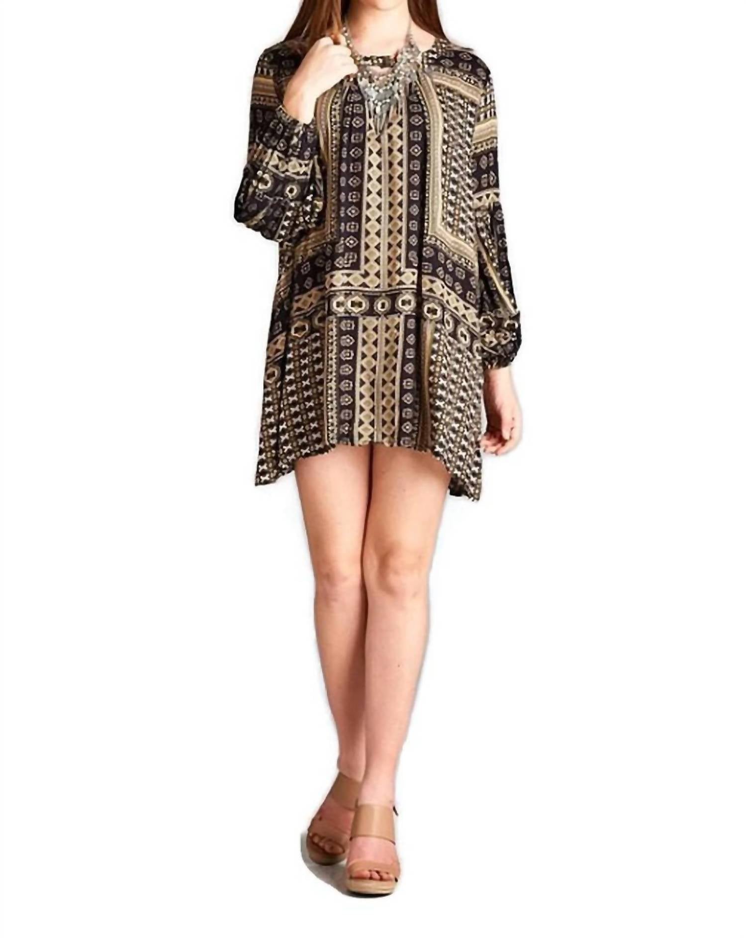 Мини-платье в стиле бохо с вырезом-замочной скважиной черного/верблюжьего цвета Velzera
Мини-платье в стиле бохо с вырезом-замочной скважиной черного/верблюжьего цвета Velzera