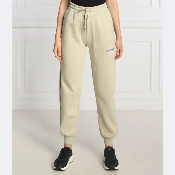 Спортивные брюки стандартного кроя Calvin Klein, зеленый
Спортивные брюки стандартного кроя Calvin Klein, зеленый