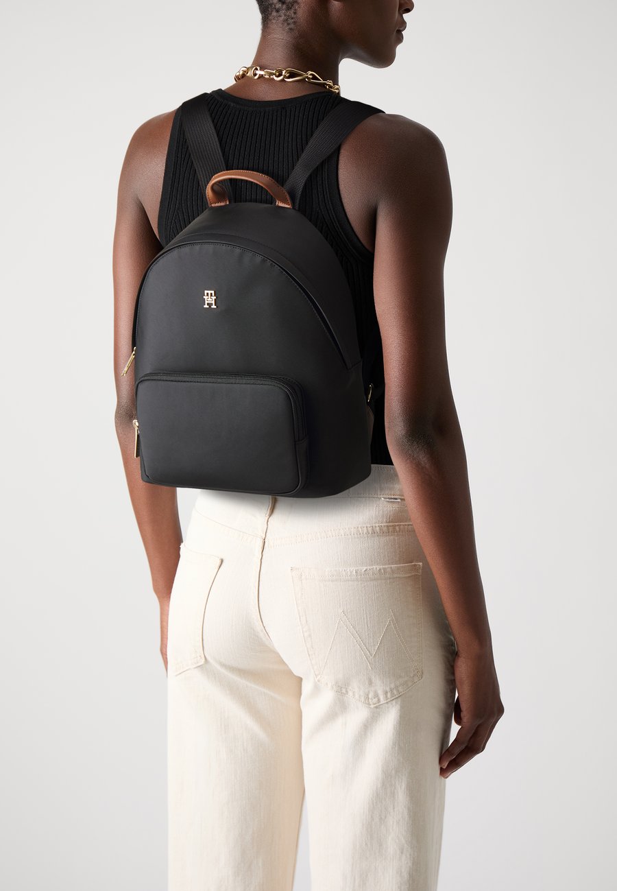 Рюкзак Tommy Hilfiger POPETTE DOME BACKPACK, Black
Рюкзак Tommy Hilfiger POPETTE DOME BACKPACK, Black